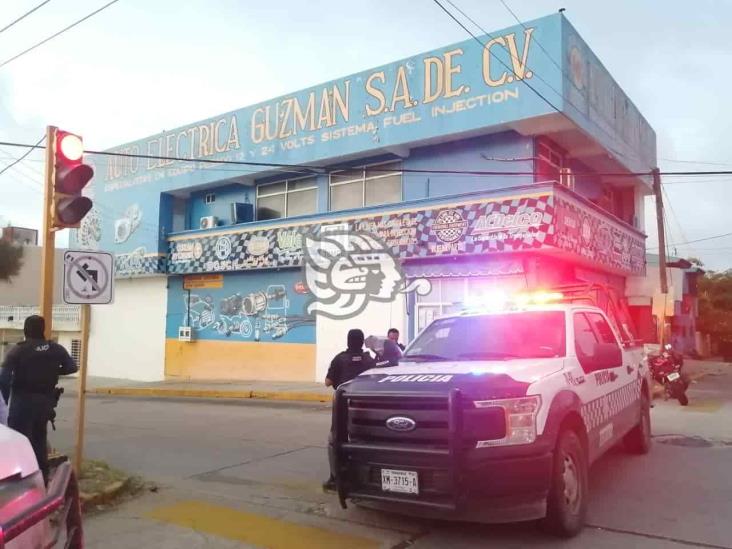 Rafaguean Auto Eléctrica Guzmán en Coatzacoalcos; dejan cartulina con amenazas