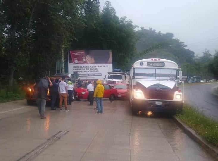 Por lluvia intensa, reportan carambolas en bulevar Xalapa- Banderilla