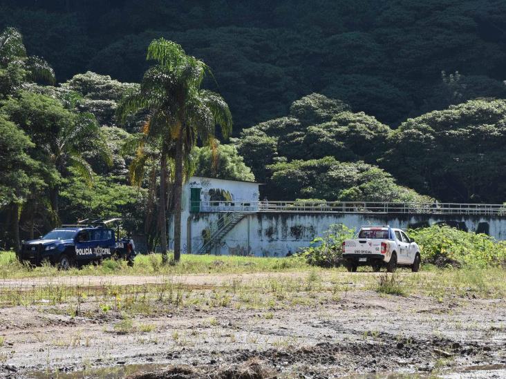 Fiscalía de Desaparecidos y Cebver exploran planta de aguas residuales, en Rio Blanco