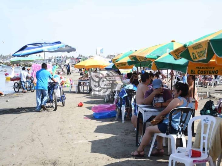 Abarrotan las playas del puerto de Veracruz