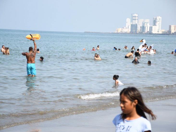 Abarrotan las playas del puerto de Veracruz