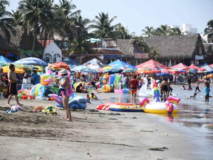 Abarrotan las playas del puerto de Veracruz