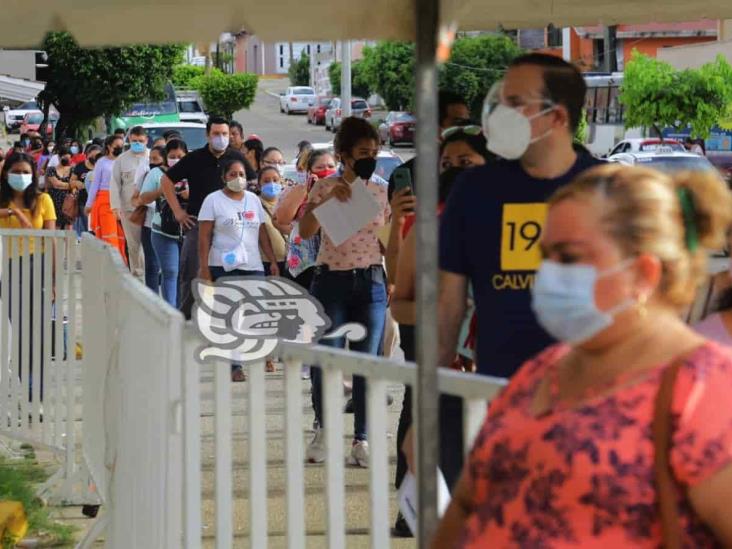 Vacunados más de 29 mil  treintones de Coatza; no reportan reacciones: Huerta
