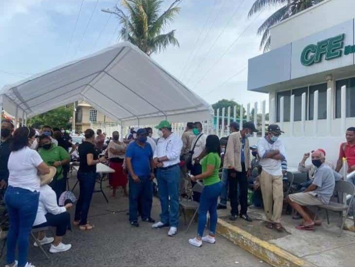 Trabajadores del ayuntamiento de Alvarado toman oficinas de CFE