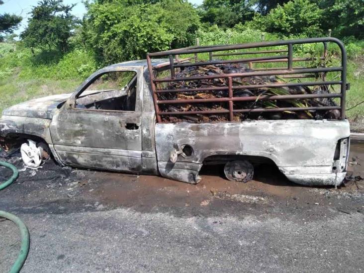 Se incendia camioneta sobre autopista Veracruz-Córdoba