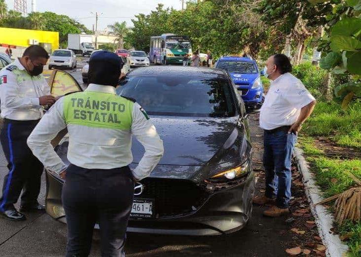 Joven en estado de ebriedad provoca accidente en calles de Veracruz