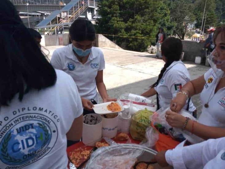 Asociaciones civiles entregan comidas a familiares de pacientes internados en HRRB