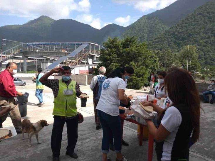 Asociaciones civiles entregan comidas a familiares de pacientes internados en HRRB