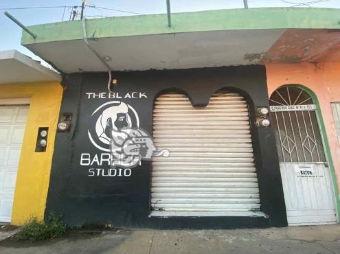 Violento asalto sufrieron clientes de una barbería en Acayucan