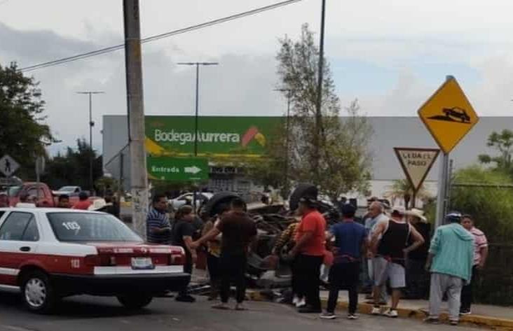 Accidente en Coscomatepec deja 1 muerto y 14 heridos graves; entre ellos, 5 menores