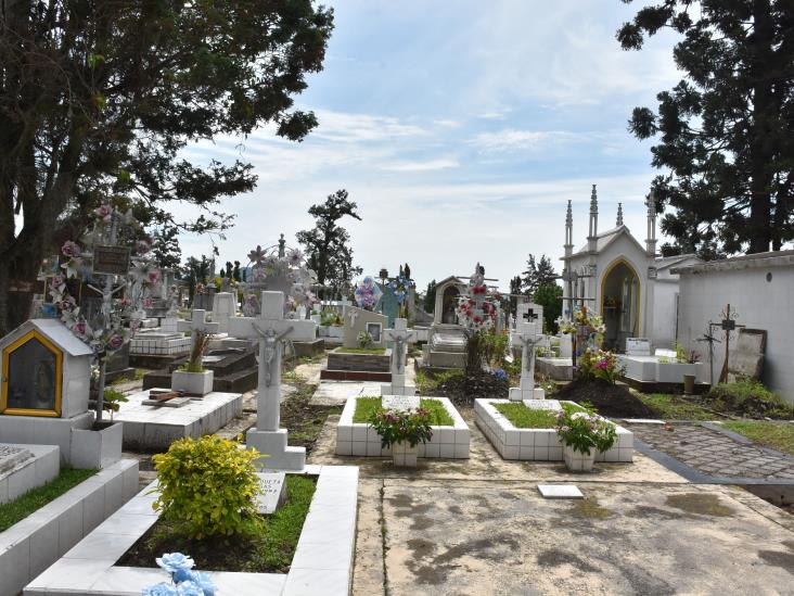 Sepultan a cinco personas diarias durante segunda ola de covid en Orizaba