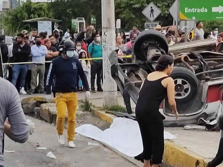 Accidente en Coscomatepec deja 1 muerto y 14 heridos graves; entre ellos, 5 menores