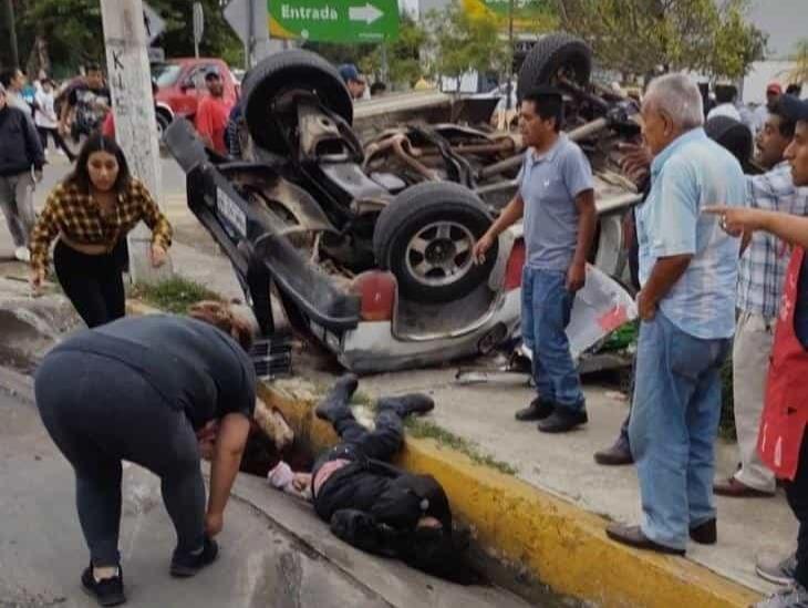 Una persona fallecida y 14 heridos tras volcadura en la Fortín-Huatulco