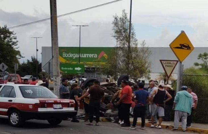 Una persona fallecida y 14 heridos tras volcadura en la Fortín-Huatulco