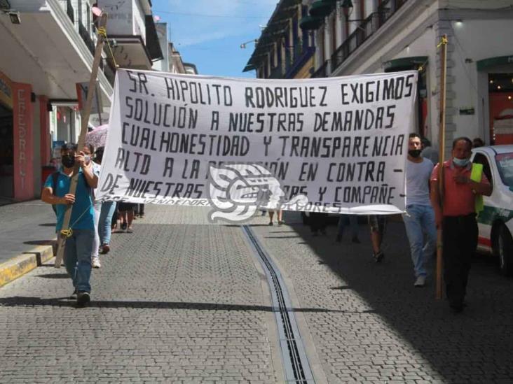 Vendedores ambulantes de Xalapa acusan acoso de inspectores, les quitan mercancía