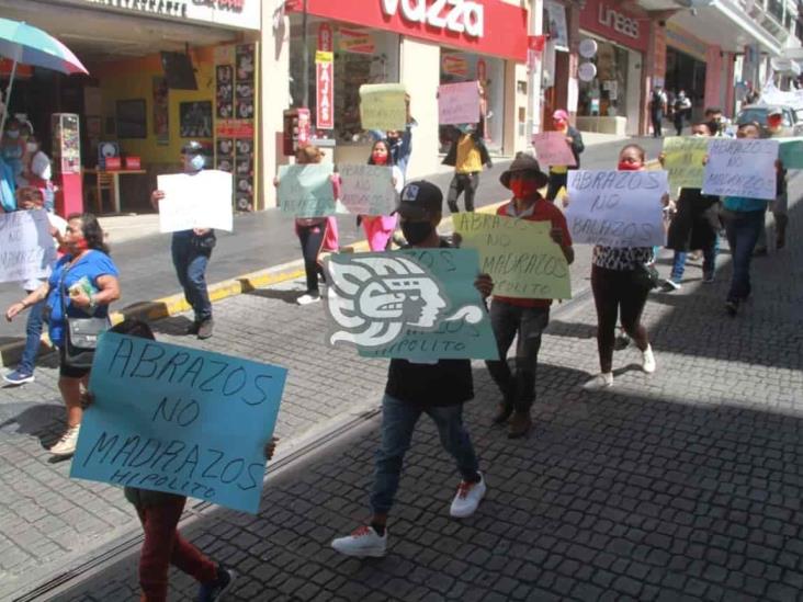 Vendedores ambulantes de Xalapa acusan acoso de inspectores, les quitan mercancía