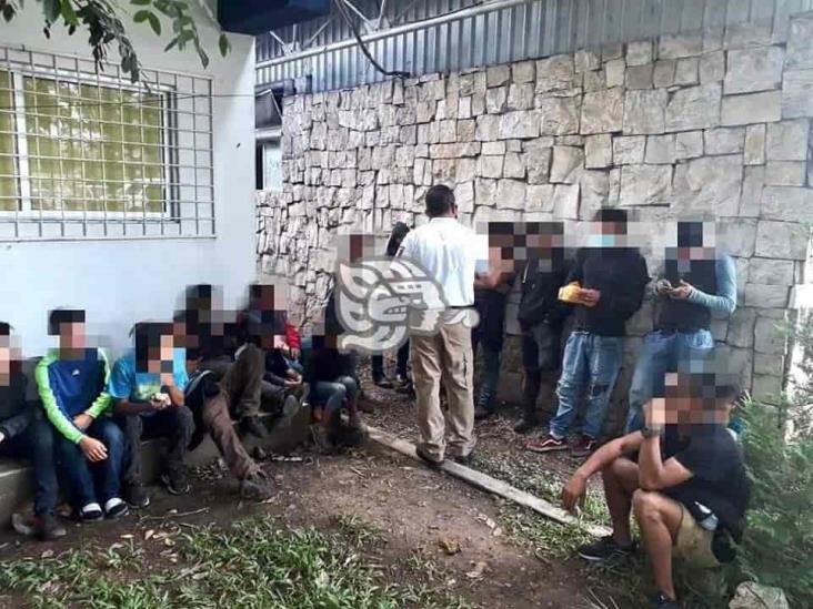 Resguardan a 34 migrantes tras operativos en Cosolea y Minatitlán