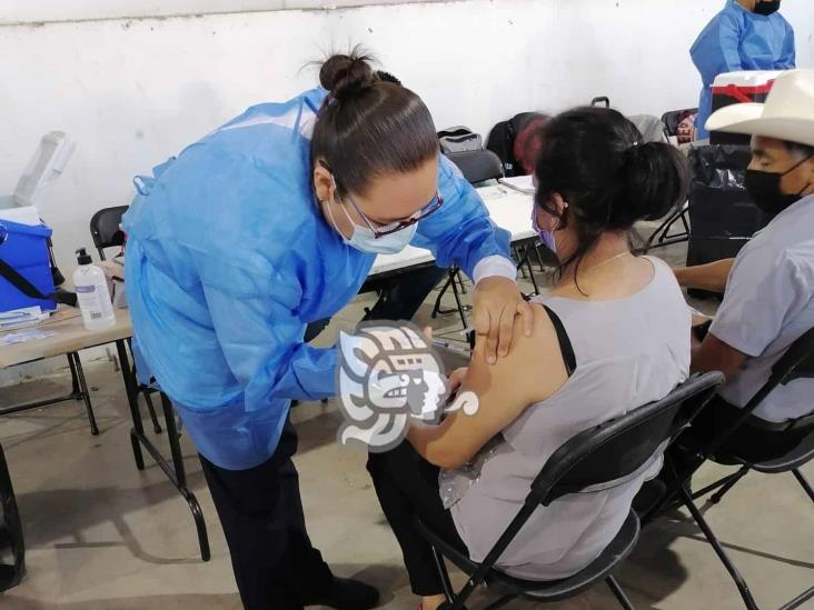 Inicia vacunación a sectores de 18 a 29 y 30 a 39 años en La Perla
