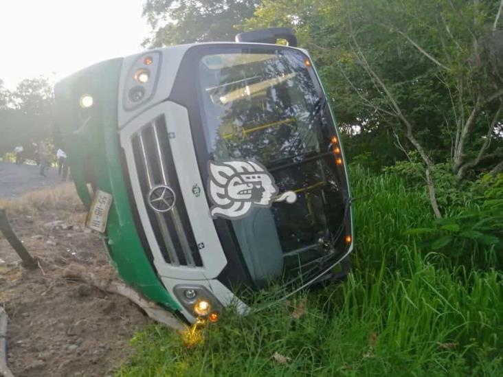 Vuelca urbano en carretera Xalapa-Actopan; no hay lesionados