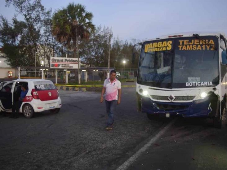 Se registra accidente entre dos unidades sobre carretera federal 140 Veracruz-Xalapa