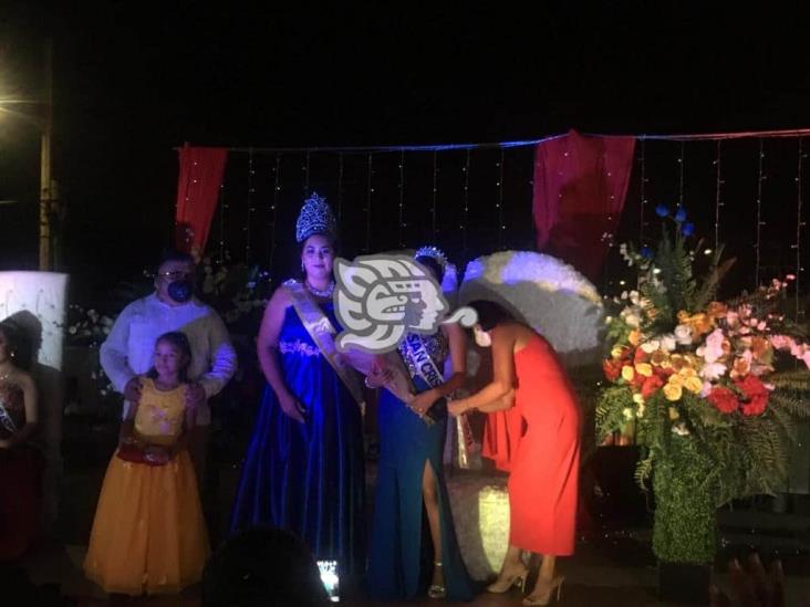 Coronaron a la reina de las fiestas patronales de Ixhuatlán del Sureste