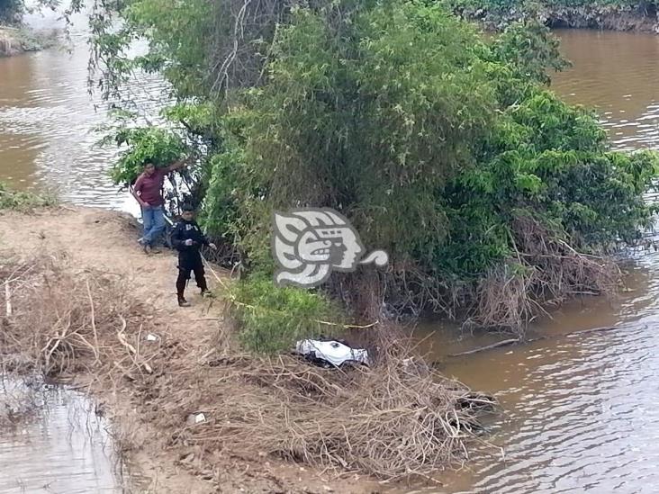 Localizan cuerpo del pescador que cayó a río en Isla