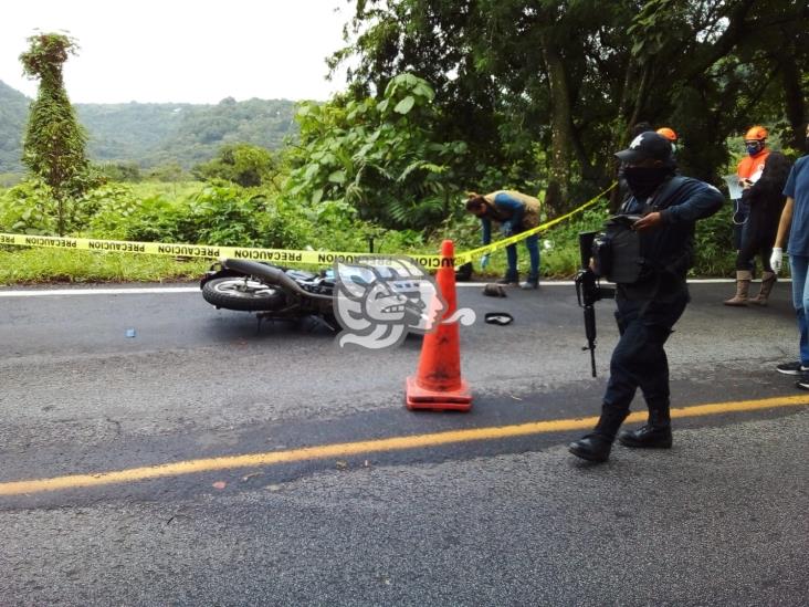 Tras derrapar, fallece motociclista sobre la Orizaba-Córdoba