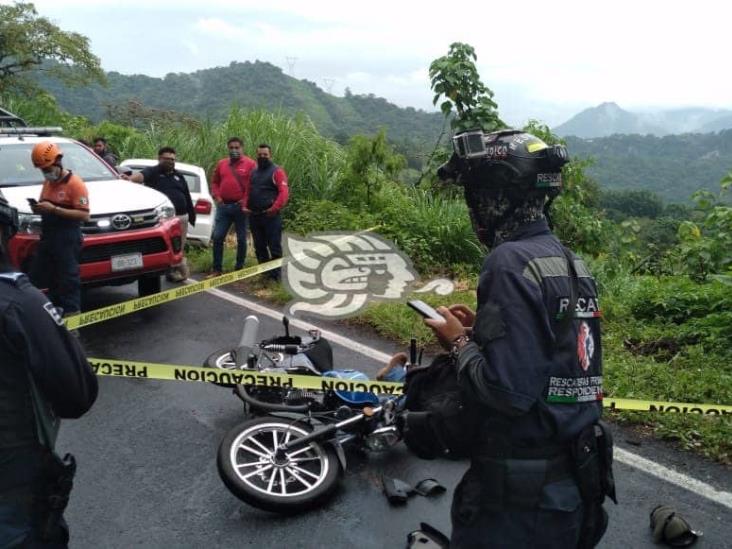 Tras derrapar, fallece motociclista sobre la Orizaba-Córdoba