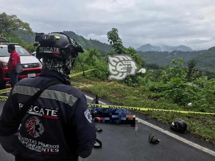 Tras derrapar, fallece motociclista sobre la Orizaba-Córdoba