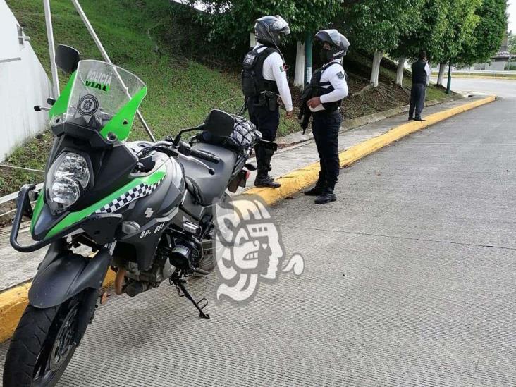 Acusan a Policía Vial de retener autobús en Xalapa