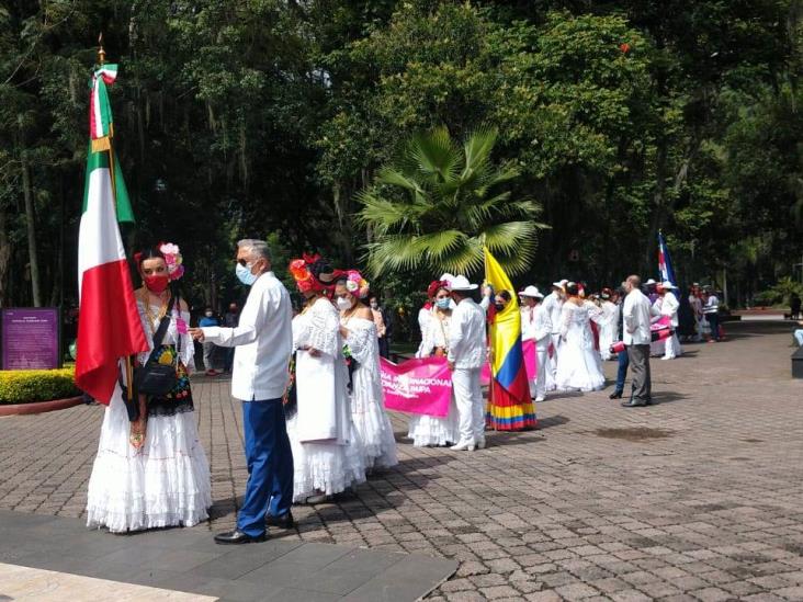 Con desfile, finaliza el Octavo Festival del Folklore Orizaba