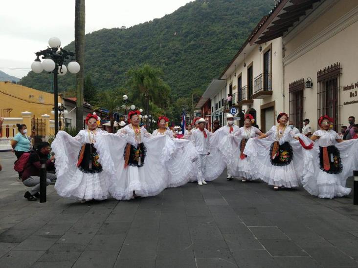 Con desfile, finaliza el Octavo Festival del Folklore Orizaba