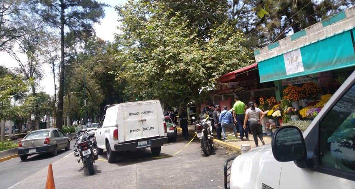 Hombre sufre un infarto tras llegar a visitar a sus familiares, en florería  de Xalapa