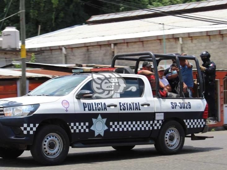 Rescatan a 100 migrantes hacinados en tráiler abandonado en la Costera del Golfo 