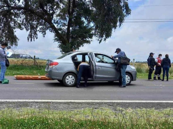 Cerca del penal de Villa Aldama, hallan a hombre ejecutado dentro de auto abandonado