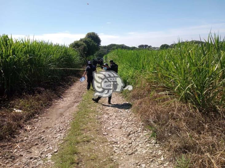 Encuentran hombre muerto a machetazos en Mahuixtlán