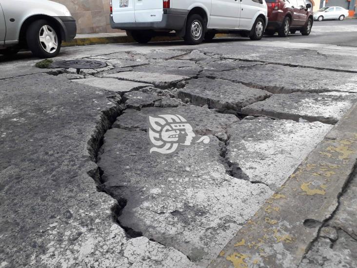 Socavones en la avenida Melchor Ocampo ponen en peligro a conductores de Xalapa