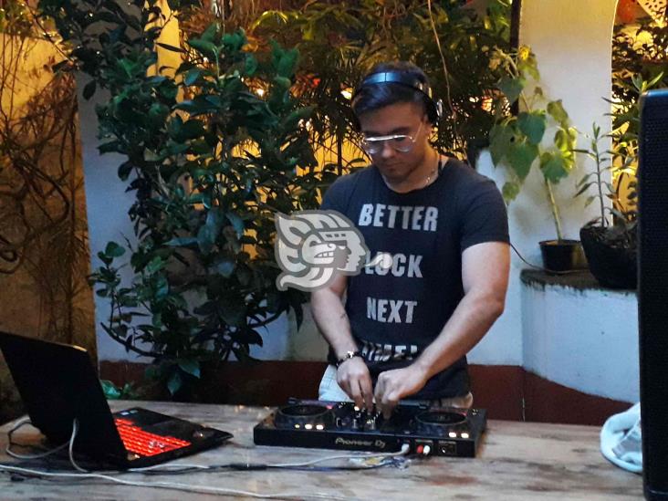 ¡Mezcla música y diversión! DJ Jaasroo, una promesa de Xalapa