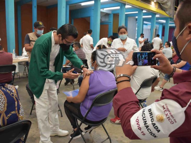 Inicia vacunación a sector de 30 a 39 en Nogales, Mendoza, Coscomatepec y M. Escobedo