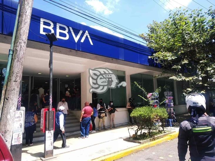 Roban más de 200 mil pesos de sucursal de Bancomer en Xalapa