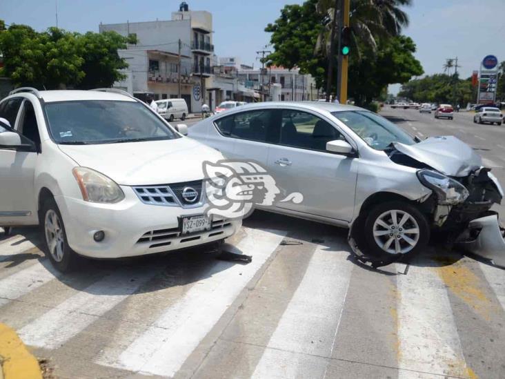 Se registra accidente entre dos unidades colonia Centro; deja 2 personas lesionadas