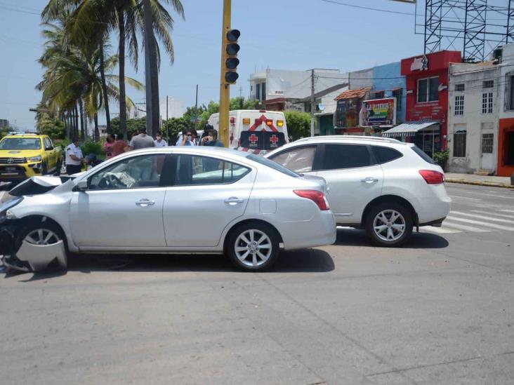 Se registra accidente entre dos unidades colonia Centro; deja 2 personas lesionadas