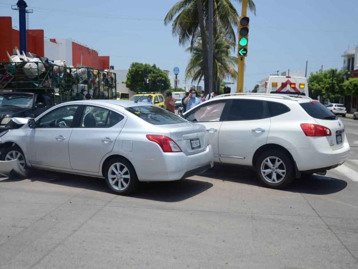 Se registra accidente entre dos unidades colonia Centro; deja 2 personas lesionadas