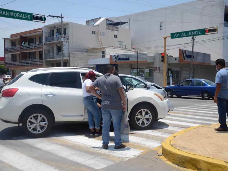 Se registra accidente entre dos unidades colonia Centro; deja 2 personas lesionadas