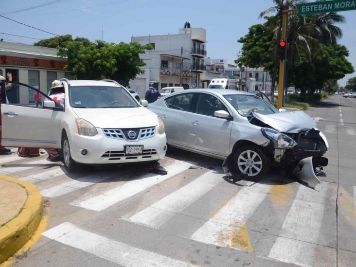 Se registra accidente entre dos unidades colonia Centro; deja 2 personas lesionadas