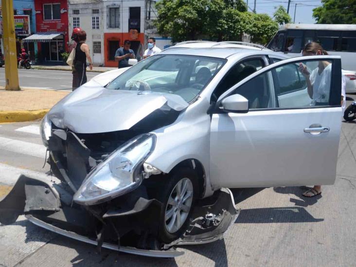 Se registra accidente entre dos unidades colonia Centro; deja 2 personas lesionadas