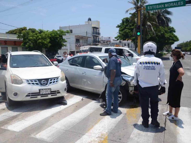 Se registra accidente entre dos unidades colonia Centro; deja 2 personas lesionadas