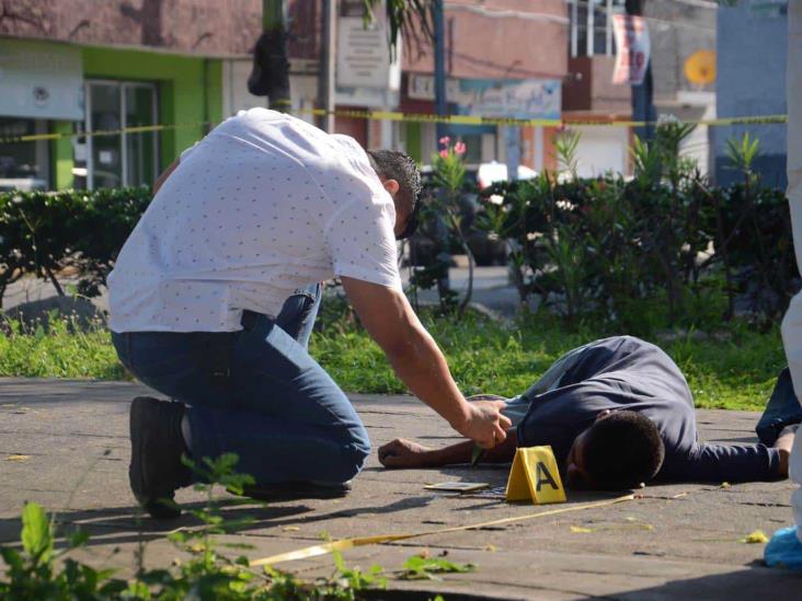 Hombre muere tras ser apuñalado en asalto por dos sujetos