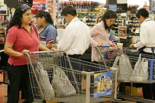 Aumentó ligeramente el consumo privado en febrero: INEGI