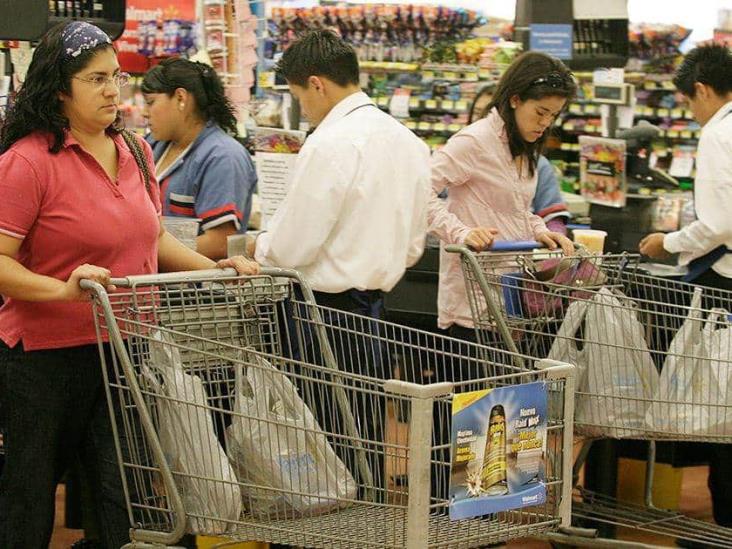 Pese a inflación, consumo privado liga un trimestre más con aumento